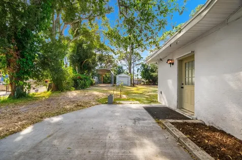 904 66th Avenue W Bradenton FL 34207