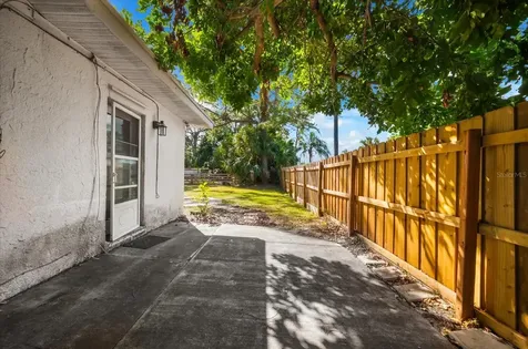 904 66th Avenue W Bradenton FL 34207