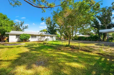 904 66th Avenue W Bradenton FL 34207