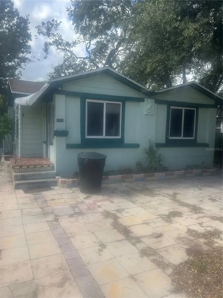 1617 43rd Street S St Petersburg FL 33711