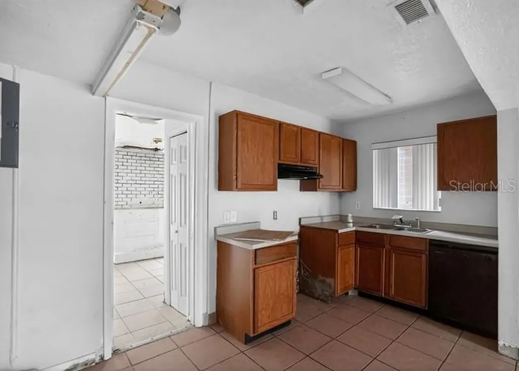 1668 W Waycross Circle Deltona FL 32725
