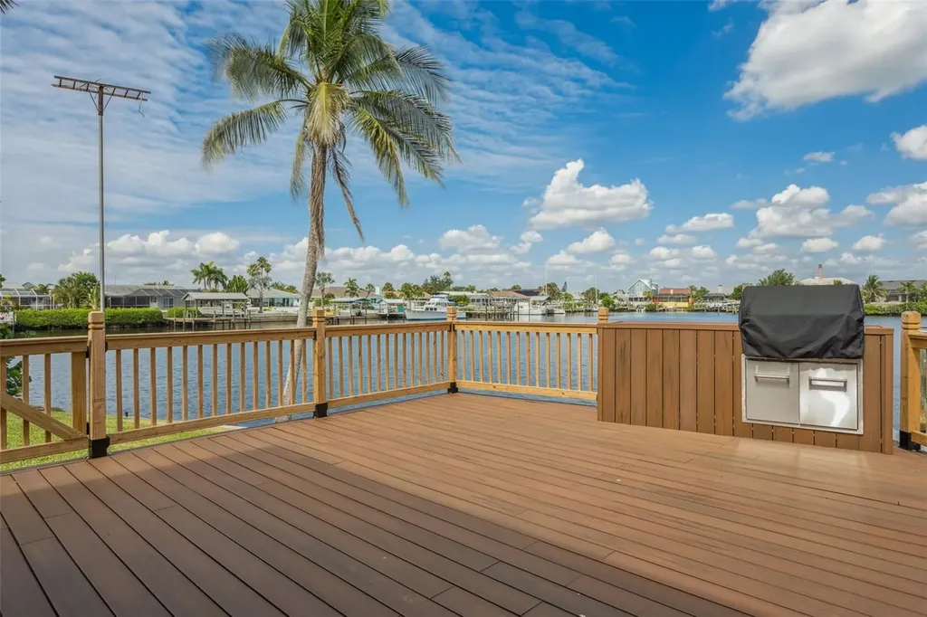 769 Kingston Court Apollo Beach FL 33572