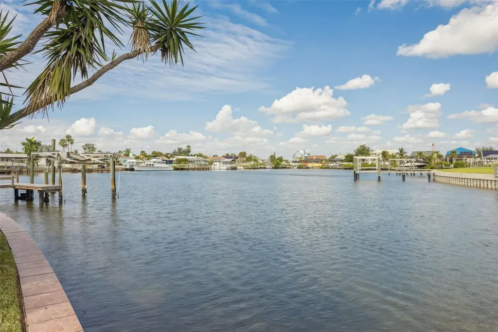 769 Kingston Court Apollo Beach FL 33572