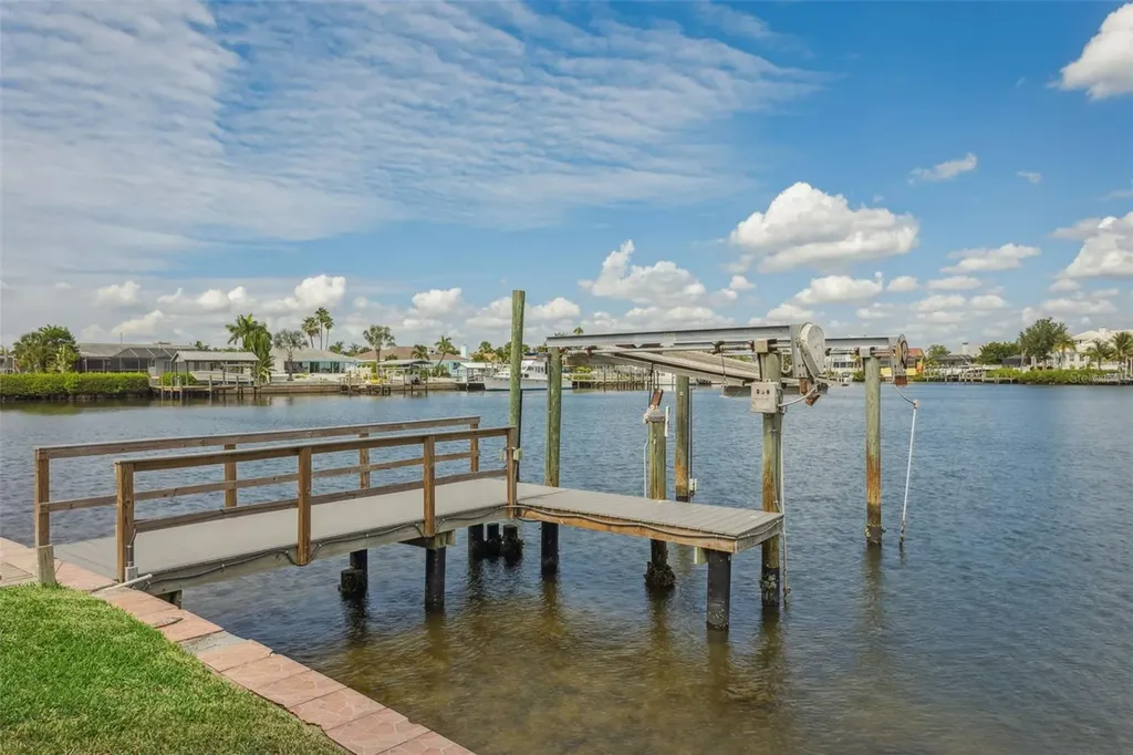 769 Kingston Court Apollo Beach FL 33572