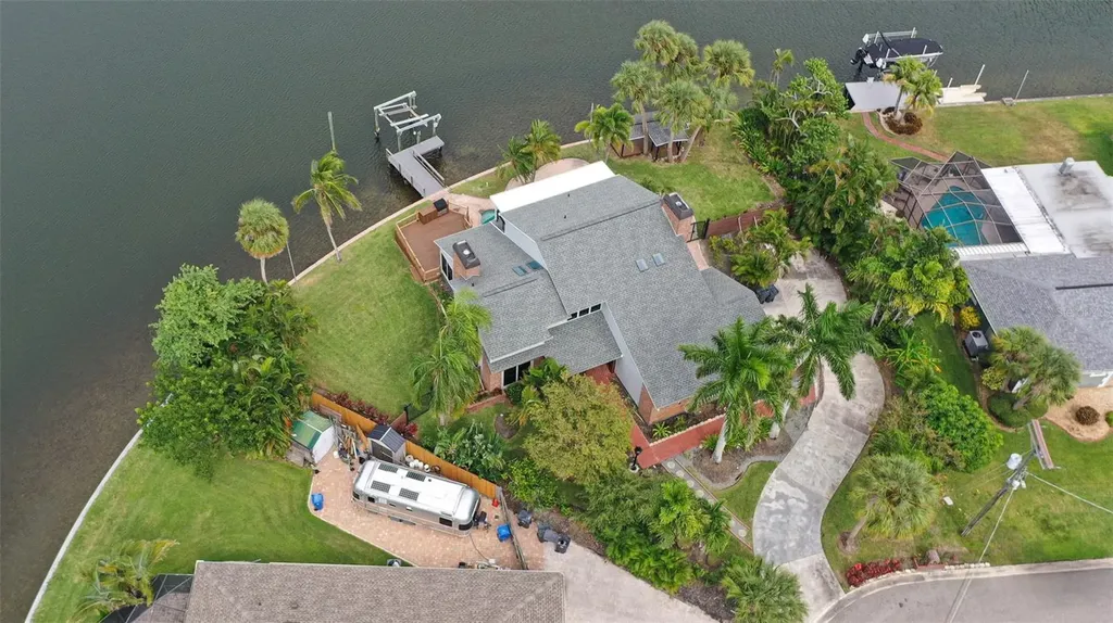 769 Kingston Court Apollo Beach FL 33572