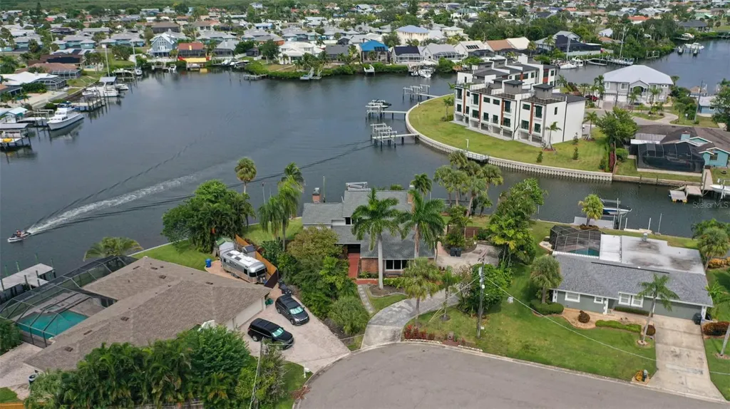 769 Kingston Court Apollo Beach FL 33572