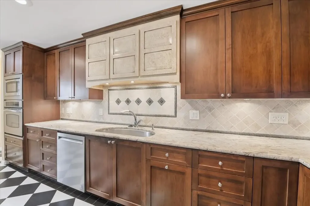 2713 Chambray Lane Tampa FL 33611