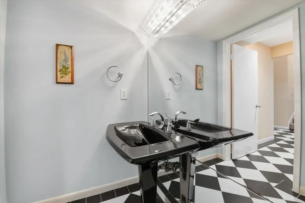 2713 Chambray Lane Tampa FL 33611