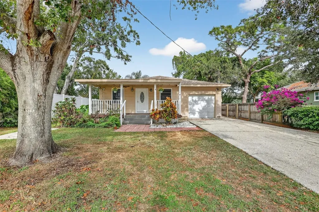 6220 W Thorpe Street Tampa FL 33611