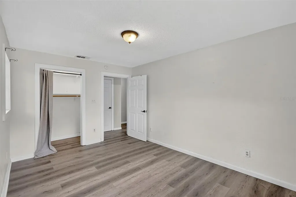 6220 W Thorpe Street Tampa FL 33611