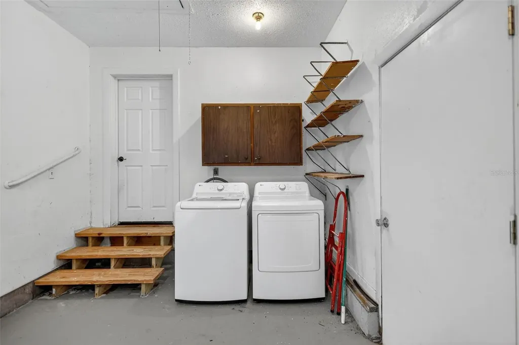 6220 W Thorpe Street Tampa FL 33611