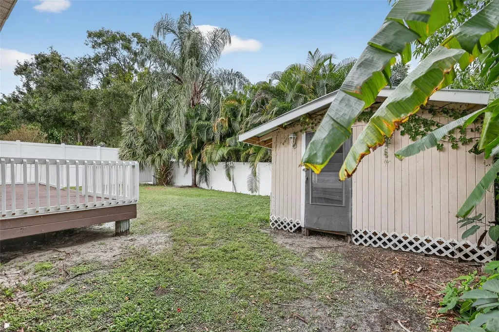 6220 W Thorpe Street Tampa FL 33611