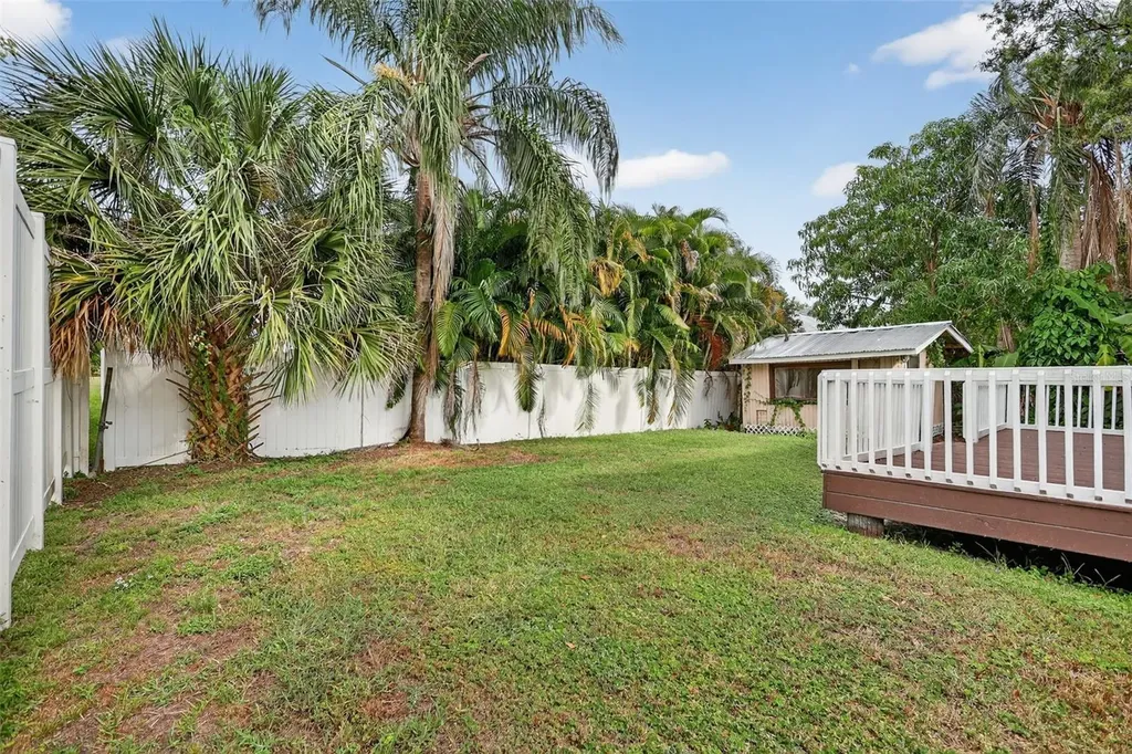6220 W Thorpe Street Tampa FL 33611
