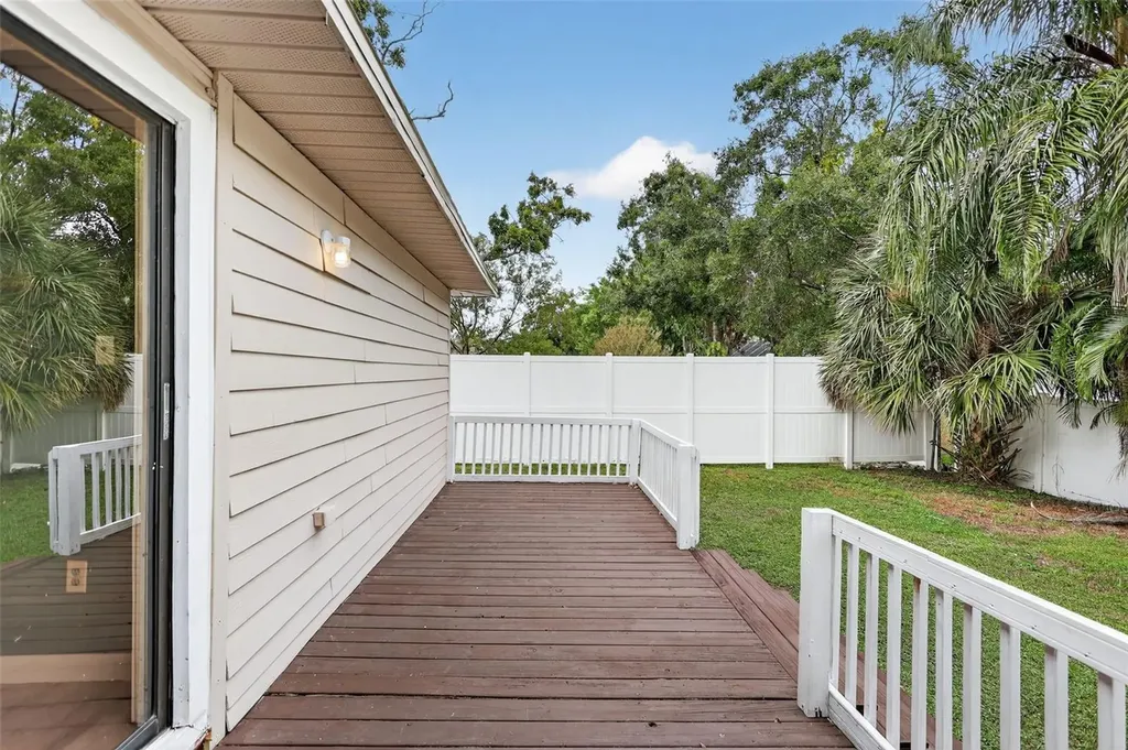 6220 W Thorpe Street Tampa FL 33611