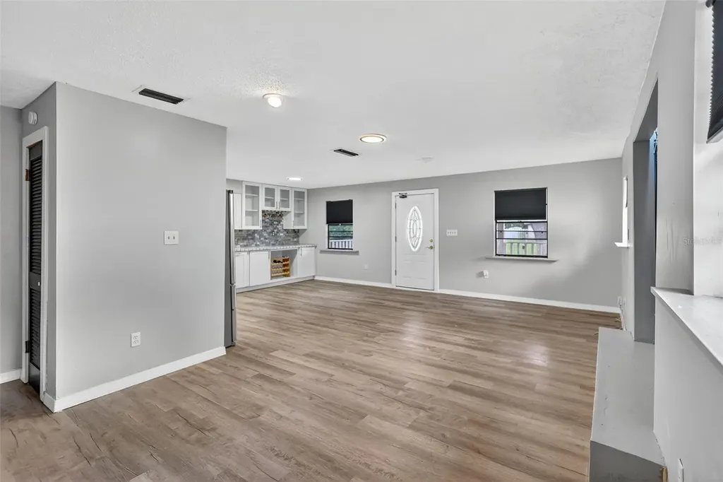 6220 W Thorpe Street Tampa FL 33611