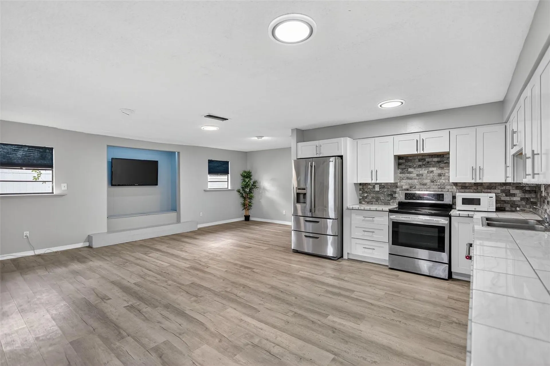 6220 W Thorpe Street Tampa FL 33611