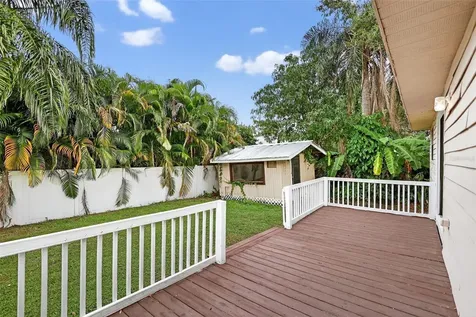 6220 W Thorpe Street Tampa FL 33611