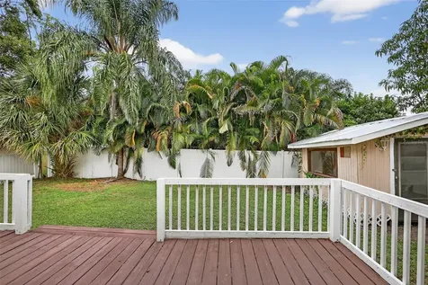 6220 W Thorpe Street Tampa FL 33611