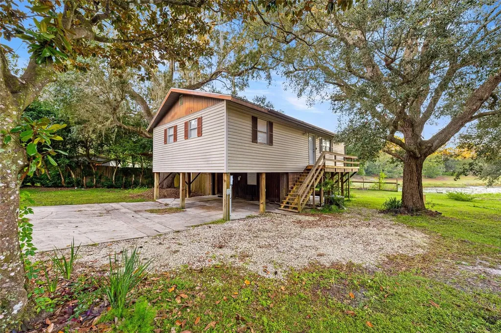 6490 SE 180th Avenue Road Ocklawaha FL 32179