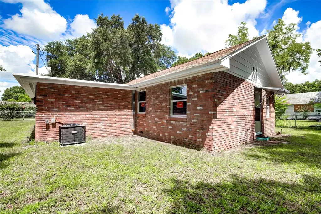 616 Powell Street Wildwood FL 34785