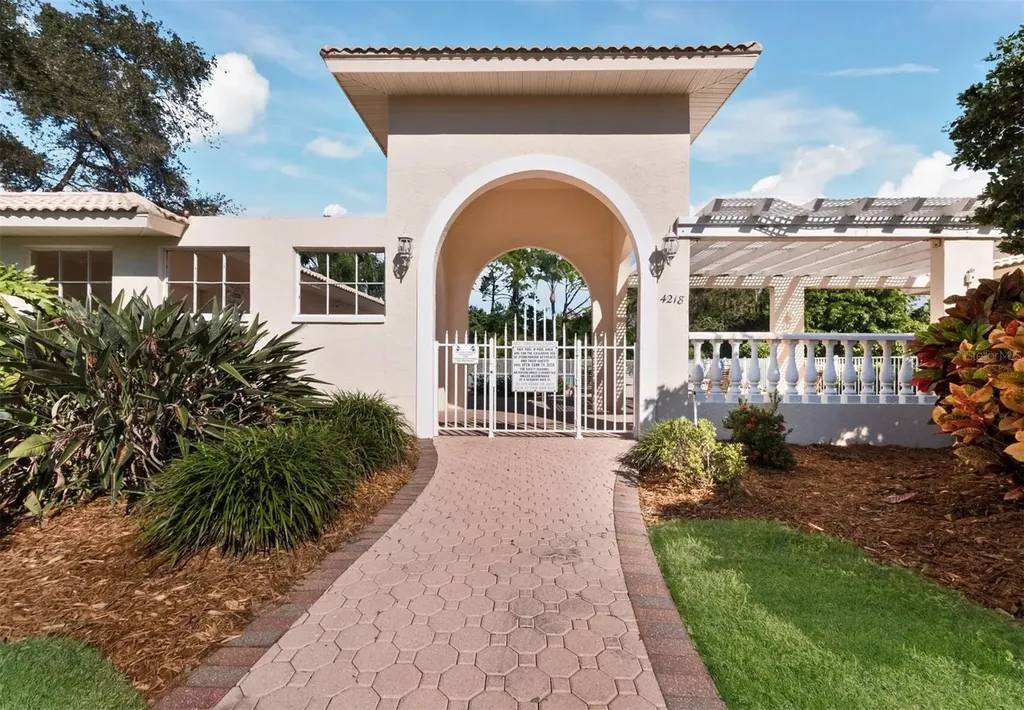 8737 Pebble Creek Lane Sarasota FL 34238