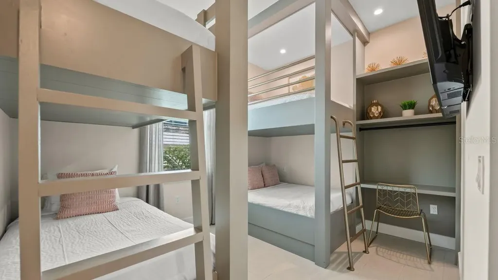 234 Grant Drive Sarasota FL 34236