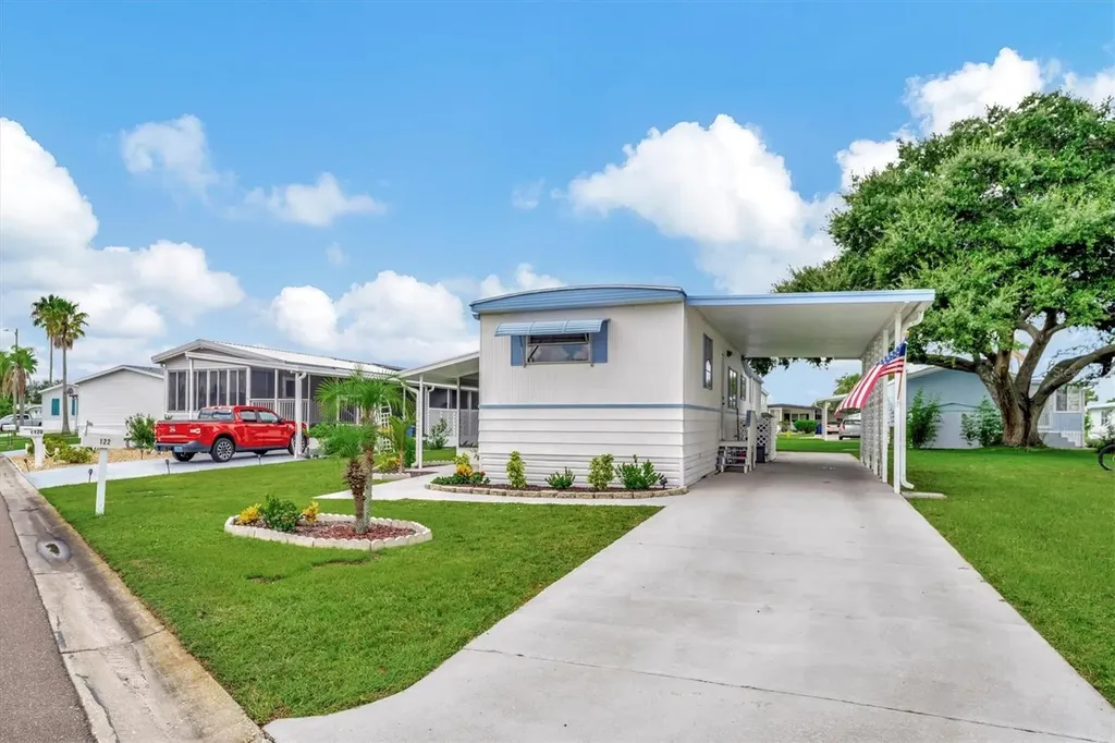122 E Saint Annes Circle Apollo Beach FL 33572