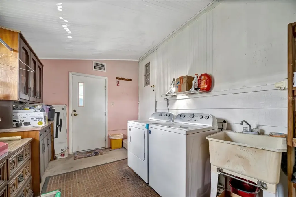 122 E Saint Annes Circle Apollo Beach FL 33572