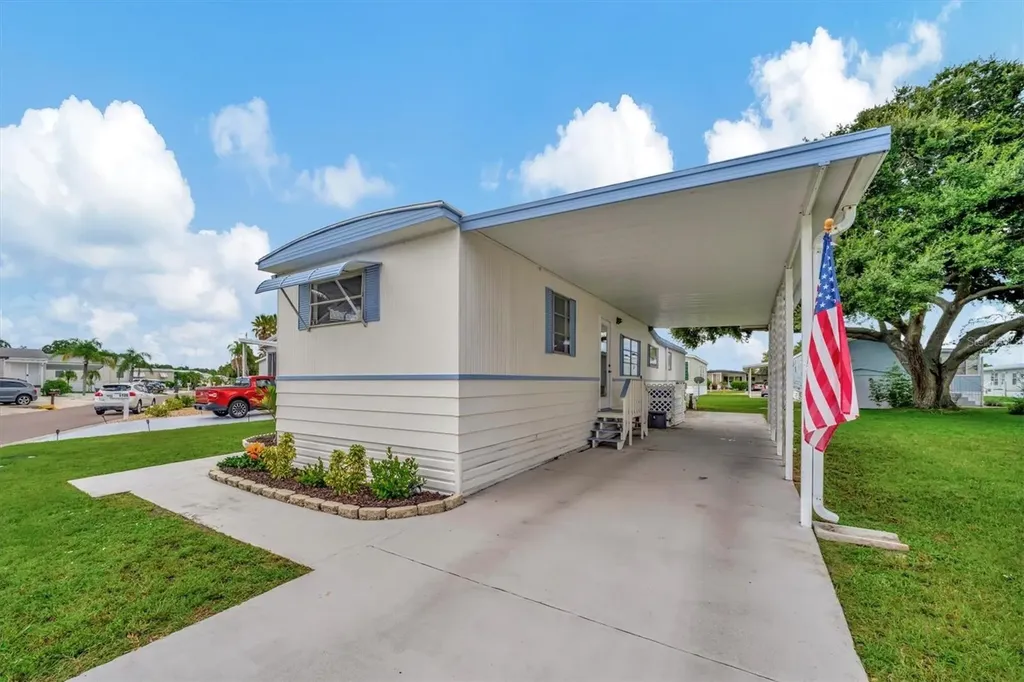 122 E Saint Annes Circle Apollo Beach FL 33572