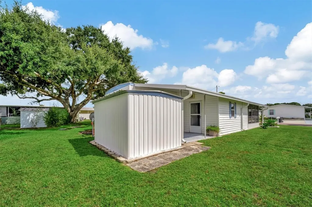 122 E Saint Annes Circle Apollo Beach FL 33572