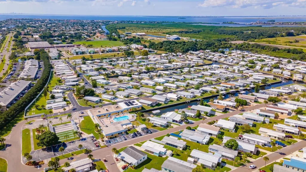 122 E Saint Annes Circle Apollo Beach FL 33572