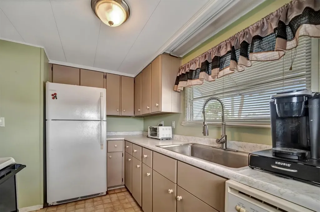 122 E Saint Annes Circle Apollo Beach FL 33572