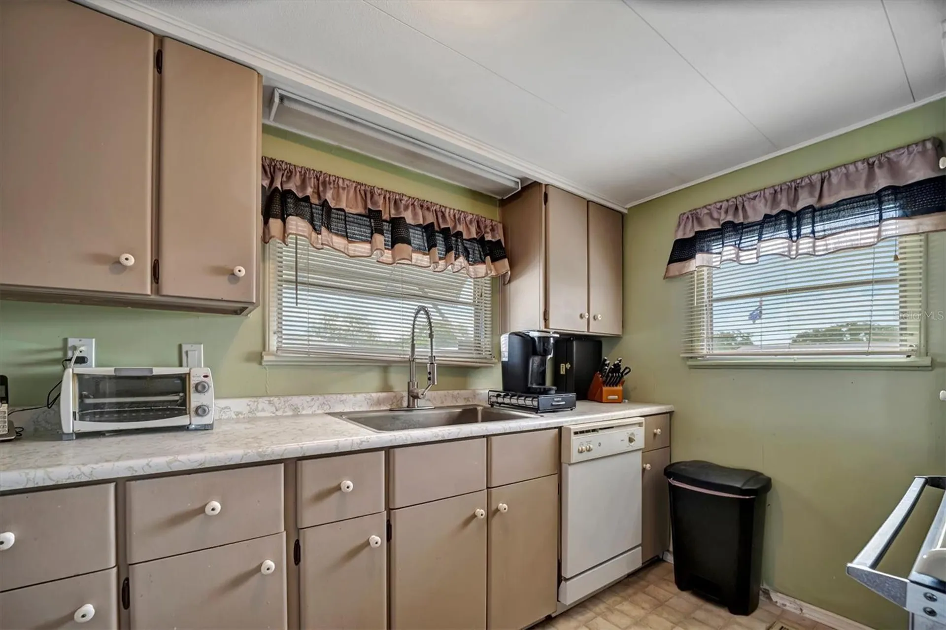 122 E Saint Annes Circle Apollo Beach FL 33572