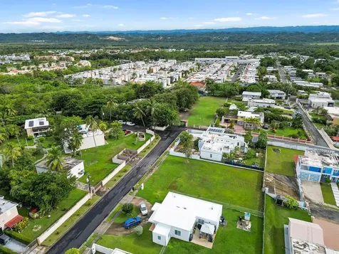 690 Los Naborias Street Vega Alta PR 00692