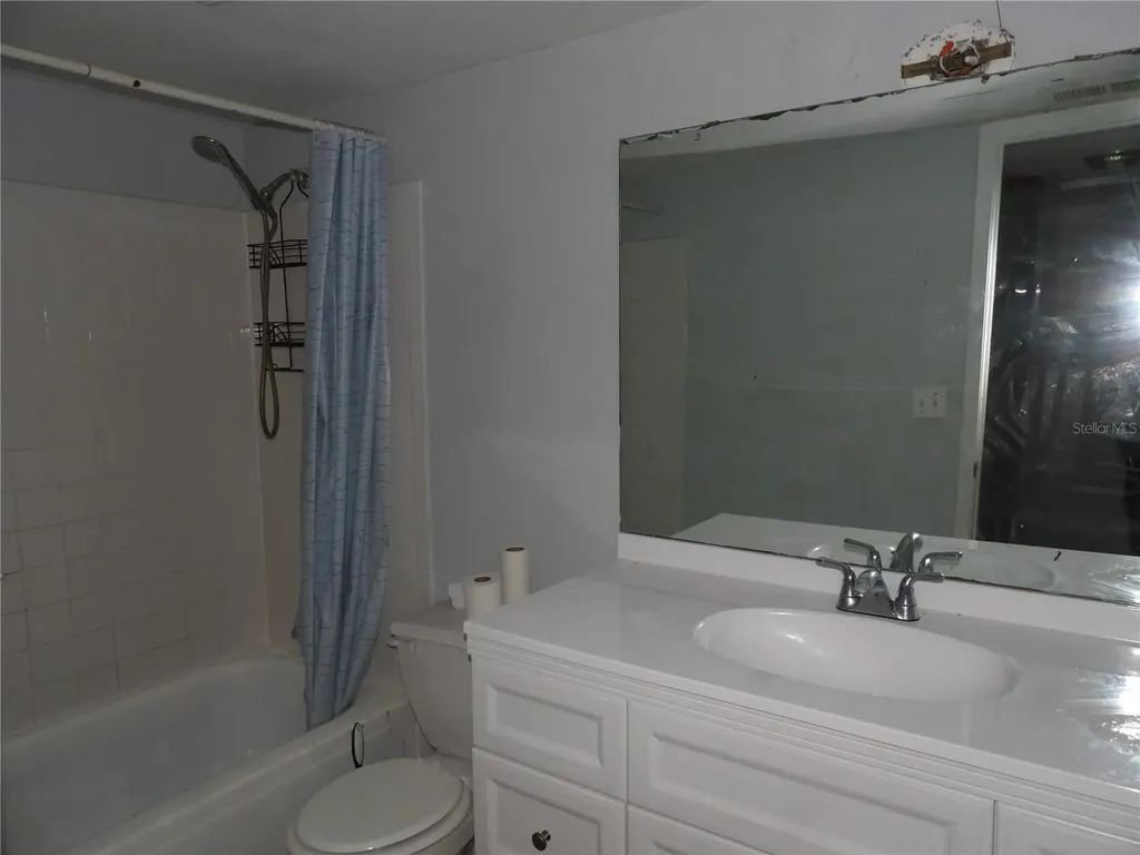 8602 Champlain Tampa FL 33614
