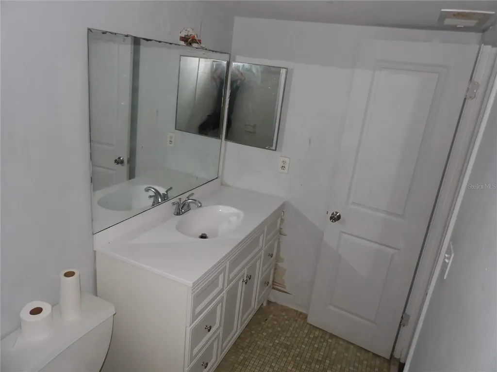 8602 Champlain Tampa FL 33614