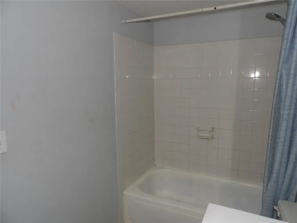 8602 Champlain Tampa FL 33614