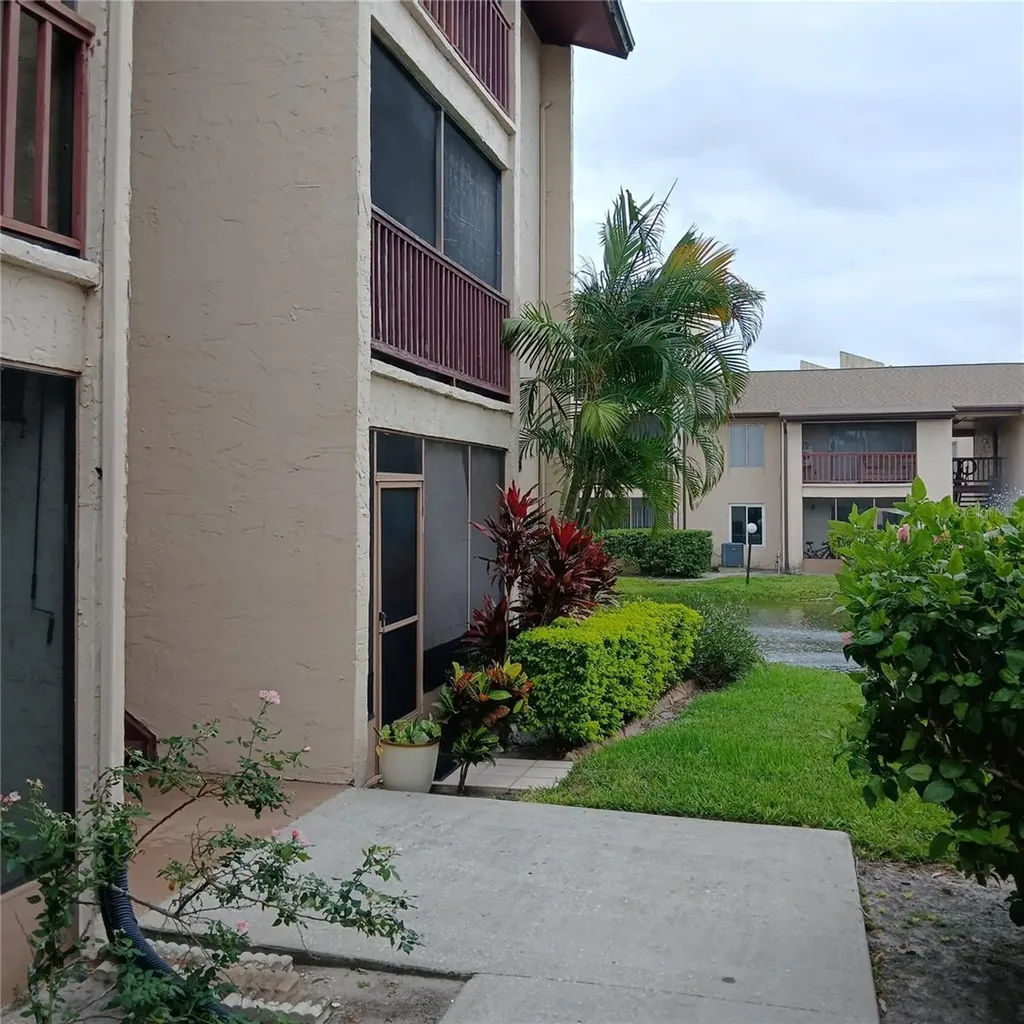 8602 Champlain Tampa FL 33614