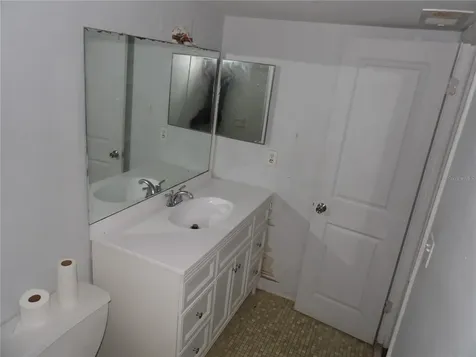 8602 Champlain Tampa FL 33614