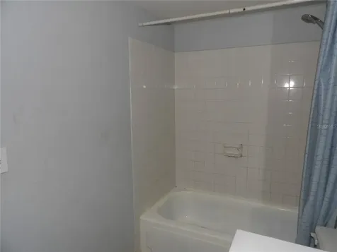 8602 Champlain Tampa FL 33614