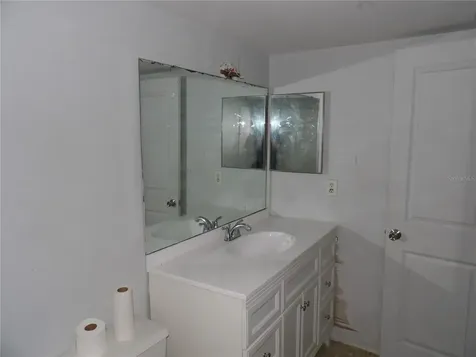 8602 Champlain Tampa FL 33614