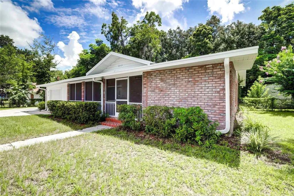 614 Powell Street Wildwood FL 34785