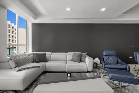 25 Ave Muñoz Rivera Bahia Plaza Apt San Juan PR 00901