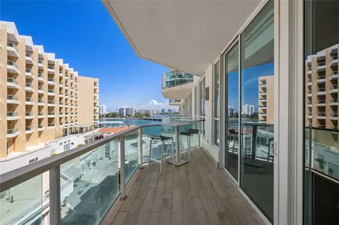 25 Ave Muñoz Rivera Bahia Plaza Apt San Juan PR 00901