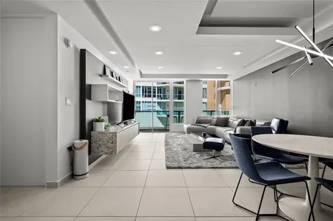 25 Ave Muñoz Rivera Bahia Plaza Apt San Juan PR 00901