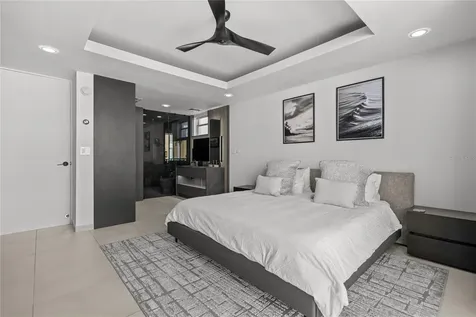 25 Ave Muñoz Rivera Bahia Plaza Apt San Juan PR 00901