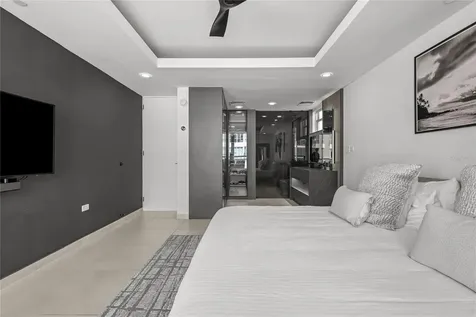 25 Ave Muñoz Rivera Bahia Plaza Apt San Juan PR 00901