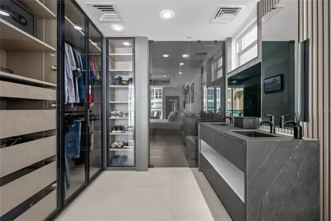 25 Ave Muñoz Rivera Bahia Plaza Apt San Juan PR 00901