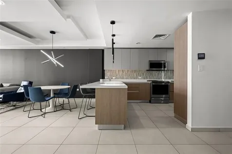 25 Ave Muñoz Rivera Bahia Plaza Apt San Juan PR 00901