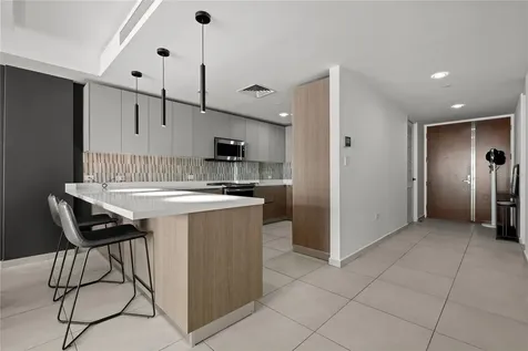 25 Ave Muñoz Rivera Bahia Plaza Apt San Juan PR 00901